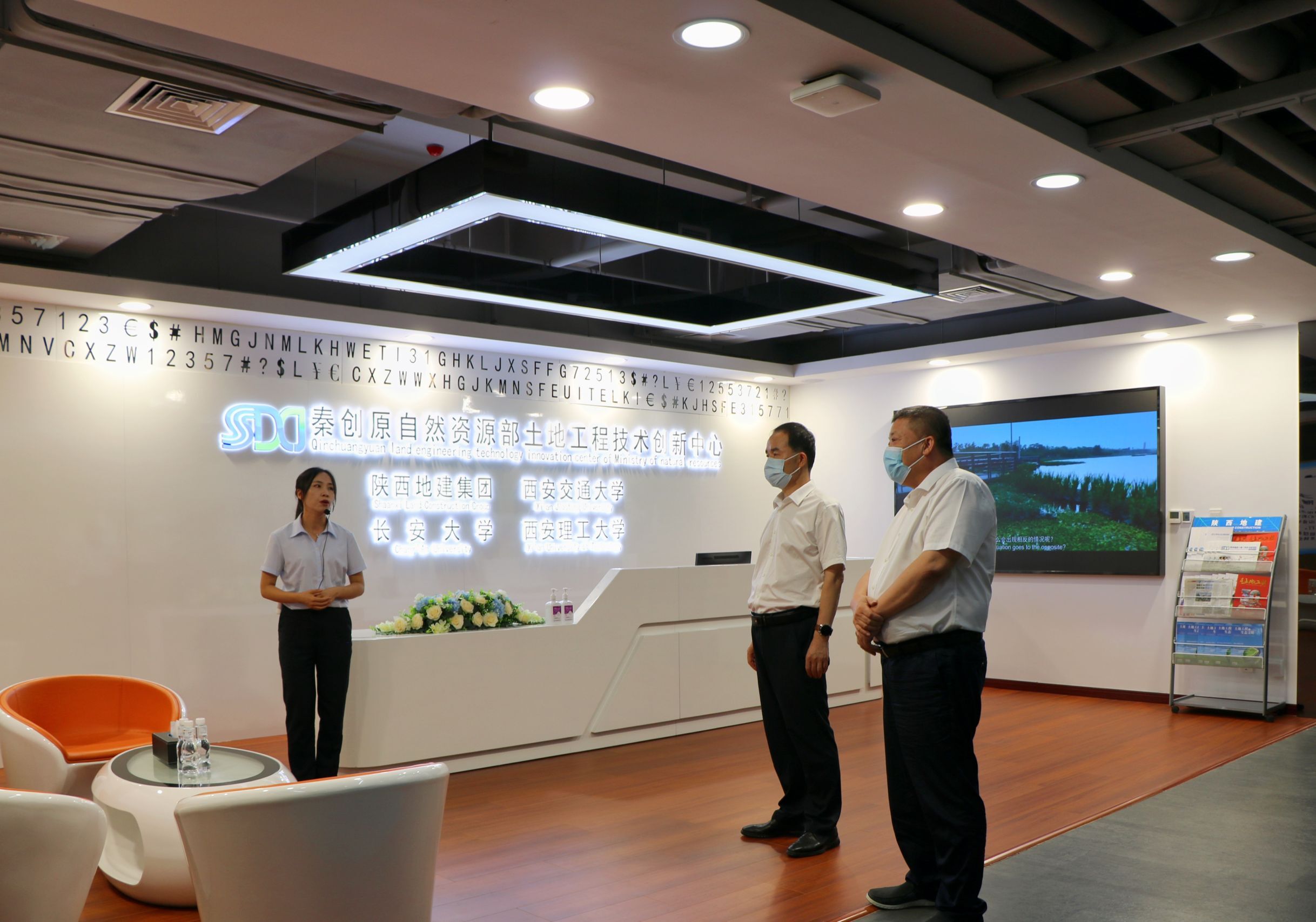 181660818984174883.jpeg 上傳照片0818省國資委黨委書記參觀.jpg