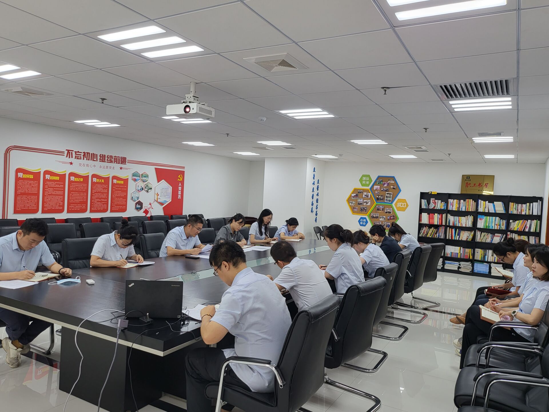 301661855883125445.jpeg 20220825 地建房地產(chǎn)集團(tuán)黨委開展紀(jì)律教育學(xué)習(xí)宣傳月活動(dòng).jpg