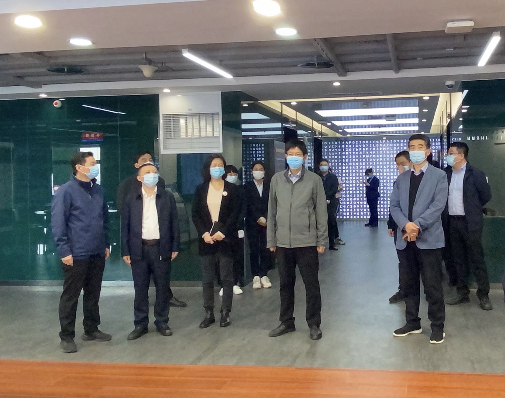 121665567273160392.jpeg 省委改革辦專職副主任劉小平一行蒞臨秦創(chuàng)原自然資源部土地工程技術(shù)創(chuàng)新中心檢查指導(dǎo)工作.jpg