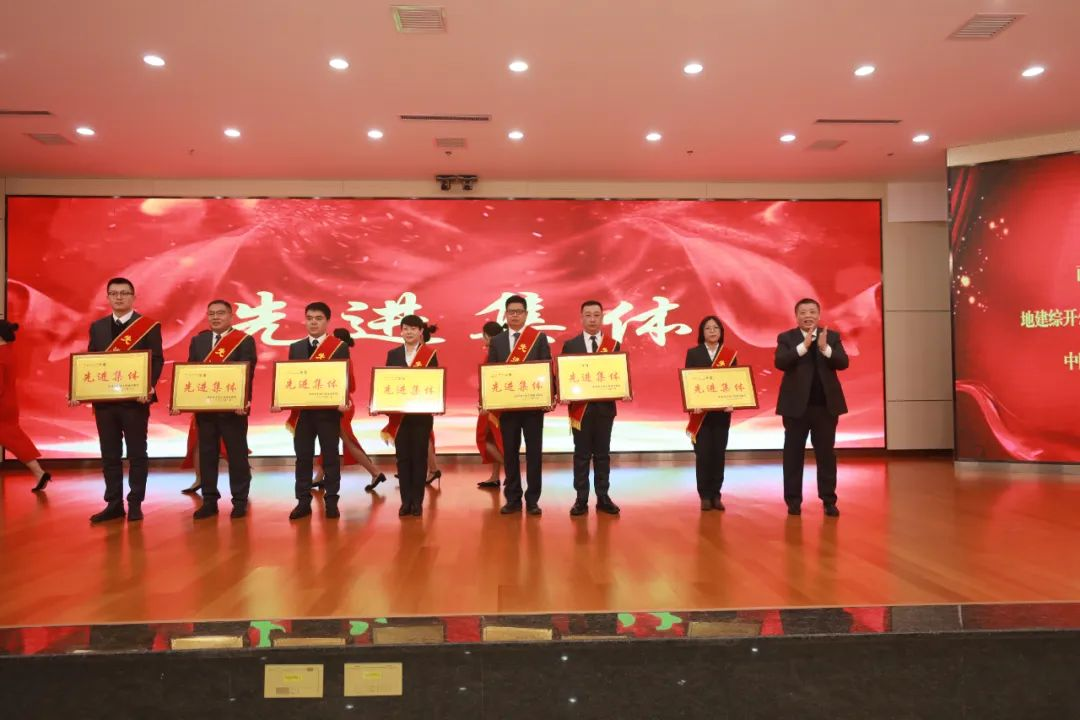 281674889156195986.png e.png