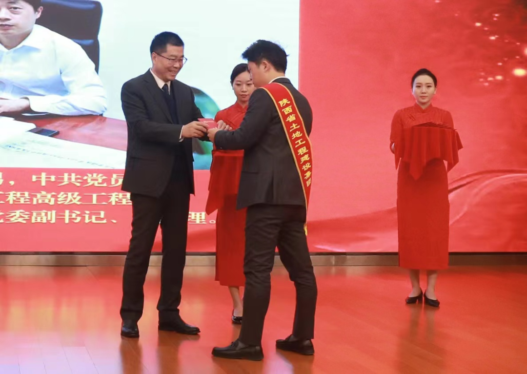 281674889219787117.png i.png