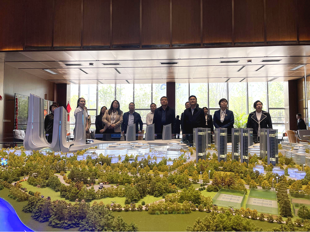 151681549927128493.png 20230413咸陽市民主監(jiān)督工作組赴秦創(chuàng)原西部(咸陽)科技創(chuàng)業(yè)灣項目參觀調(diào)研.png